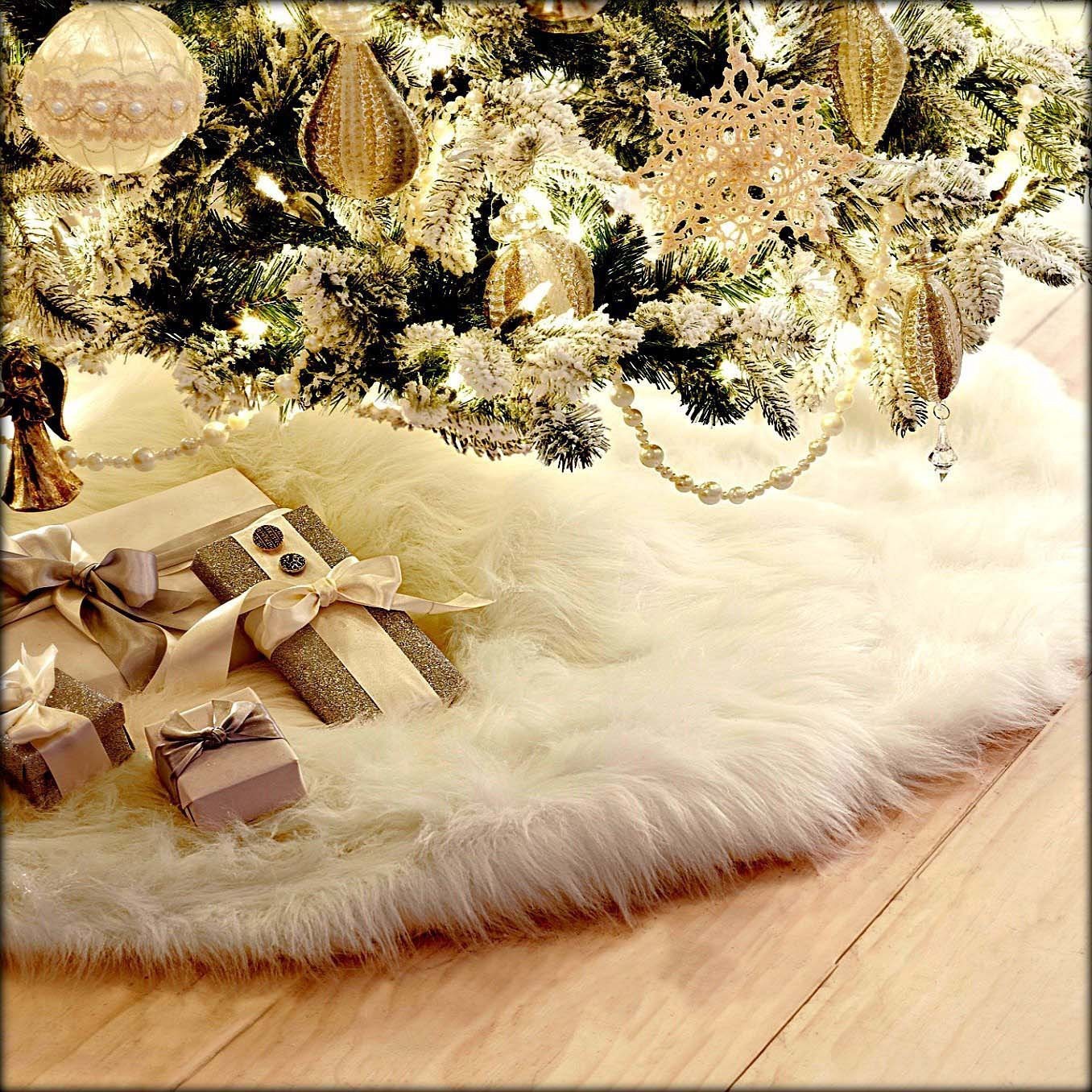 Arctic Whisper Short-Pile Faux Fur Tree Skirt