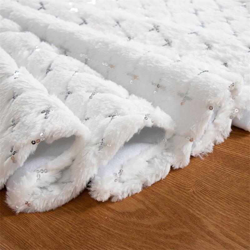 Snowdrift Soft Diamond-Pattern Tree Skirt